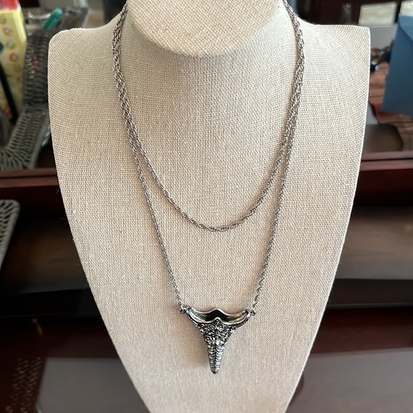 Vase Flower holder necklace, pendant. Like new condition. - Picture 2 of 13